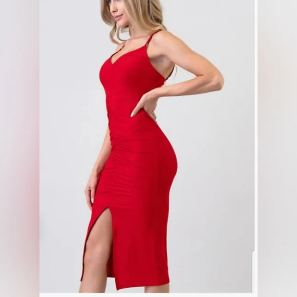 ♥️ Heart & Hips Red Dress♥️ - Picture 2 of 3